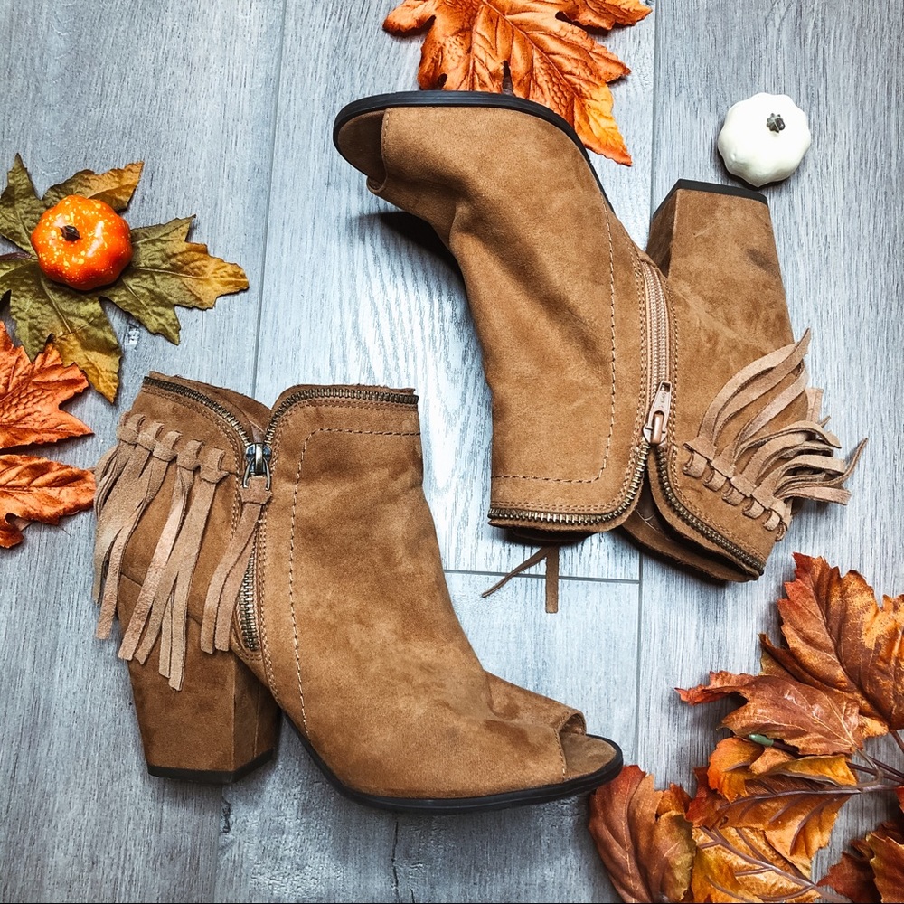 DV by Dolce Vita| Josie Ankle Booties Cognac Brown